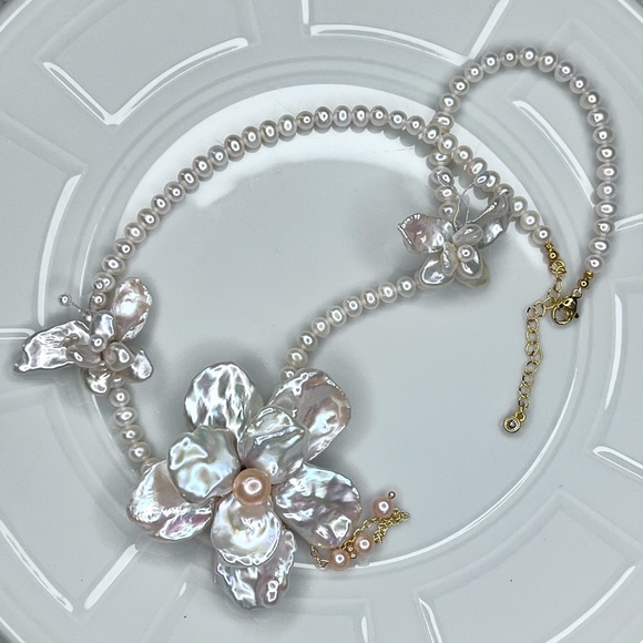 🔥🔥 Handmade HQ Premium Freshwater Keshi Pearl Flower 🌺 Butterfly 🦋 Necklace